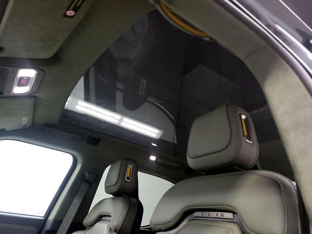 Photo of 2023 Gray Rivian R1T