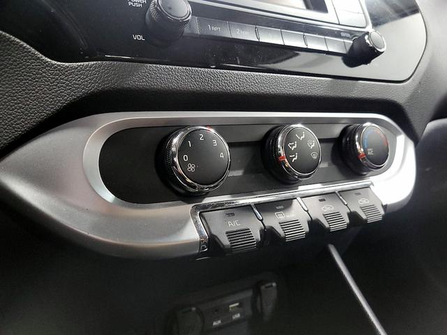Photo of 2017 Silver Kia Rio