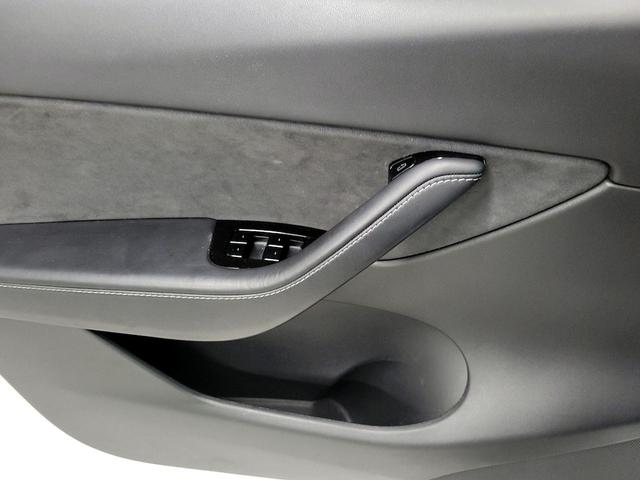 Photo of 2021 White Tesla Model Y