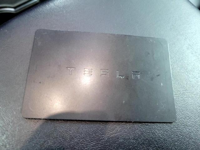 Photo of 2021 White Tesla Model Y