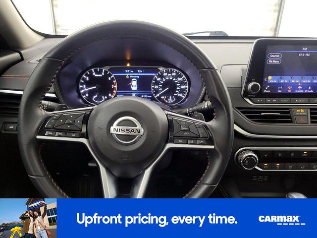 Photo of 2021 Black Nissan Altima
