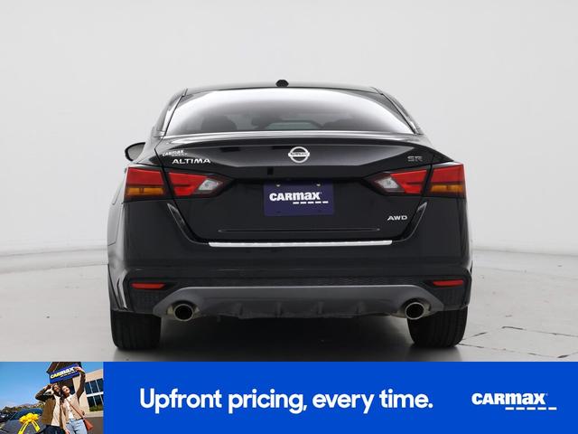 Photo of 2021 Black Nissan Altima
