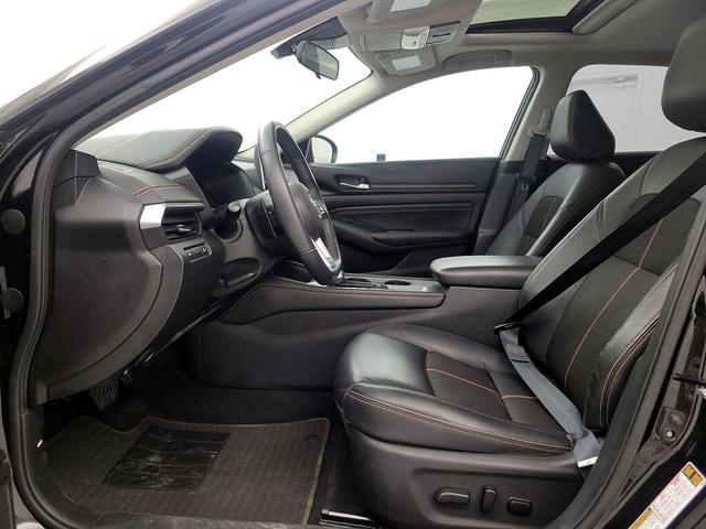 Photo of 2021 Black Nissan Altima