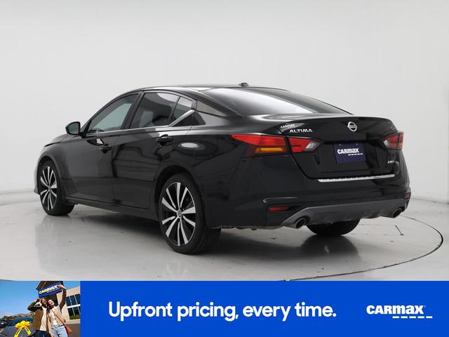 Photo of 2021 Black Nissan Altima