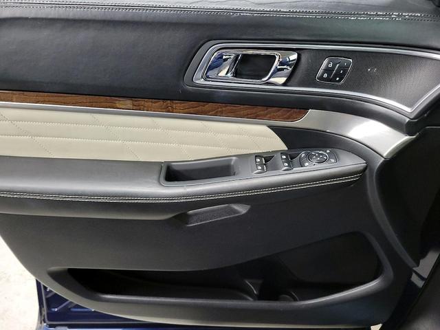 Photo of 2016 Blue Ford Explorer