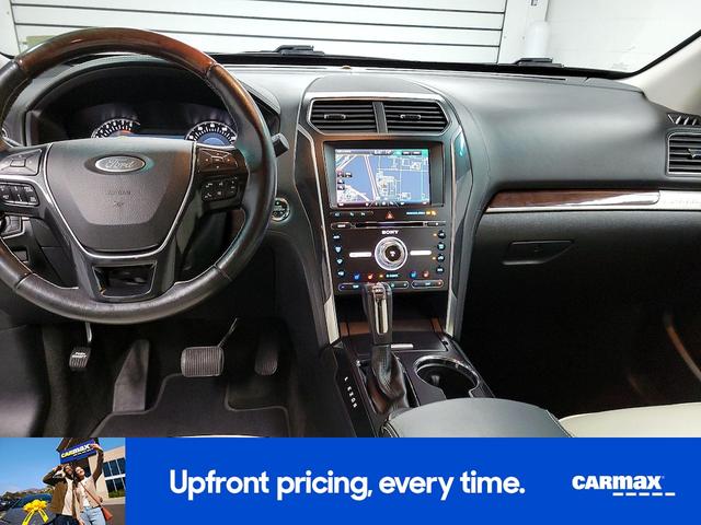 Photo of 2016 Blue Ford Explorer