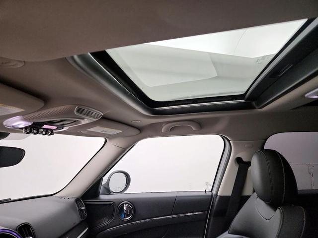 Photo of 2019 White MINI Countryman