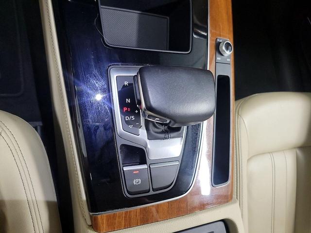 Photo of 2021 White Audi Q5