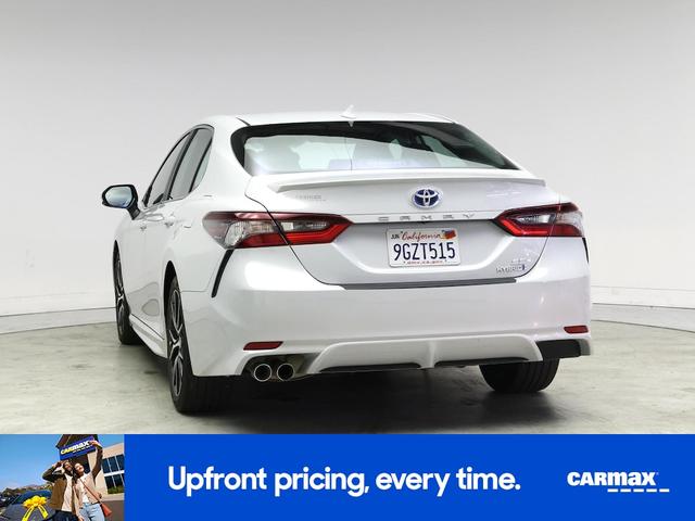 Photo of 2023 White Toyota Camry Hybrid
