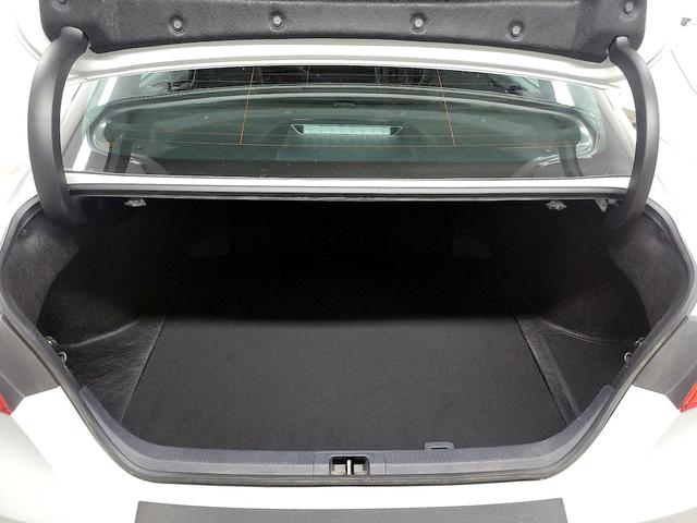 Photo of 2023 White Toyota Camry Hybrid