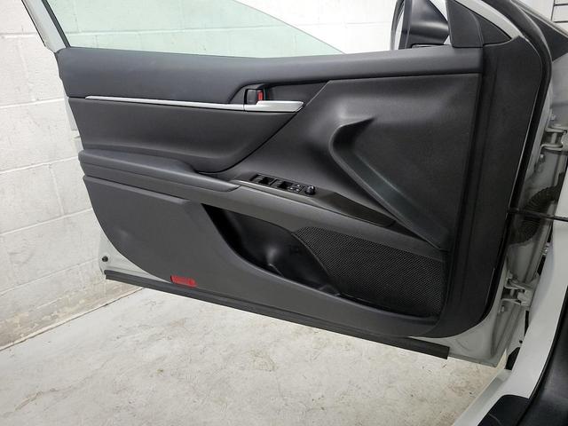 Photo of 2023 White Toyota Camry Hybrid