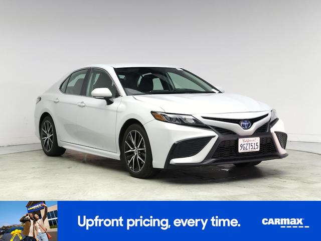 Photo of 2023 White Toyota Camry Hybrid