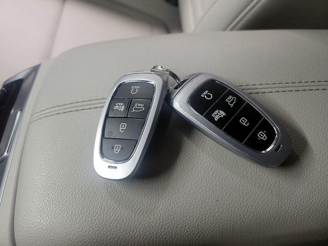 Photo of 2023 Gray Hyundai TUCSON