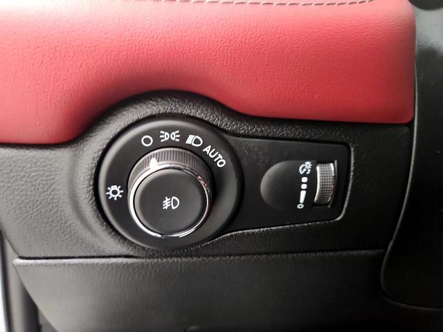 Photo of 2022 White Dodge Durango