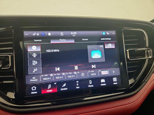 Photo of 2022 White Dodge Durango