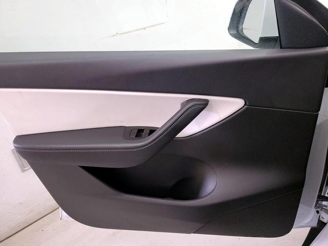 Photo of 2020 White Tesla Model Y