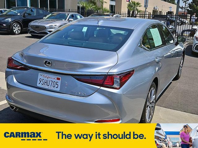 Photo of 2025 Silver Lexus ES 350