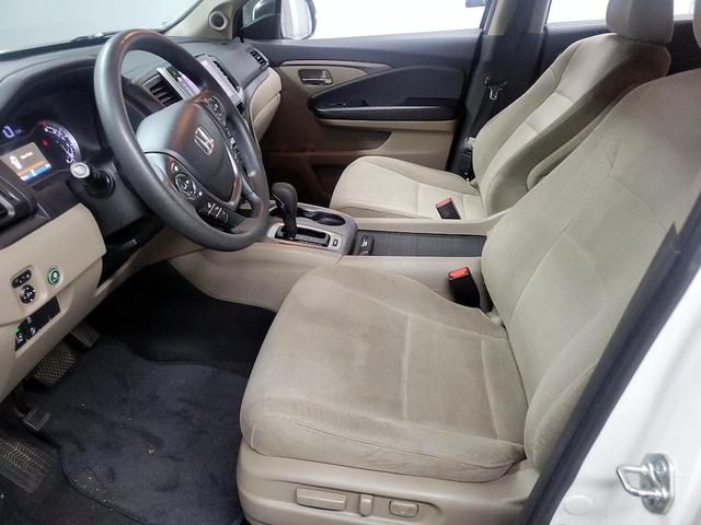 Photo of 2016 White Honda Pilot