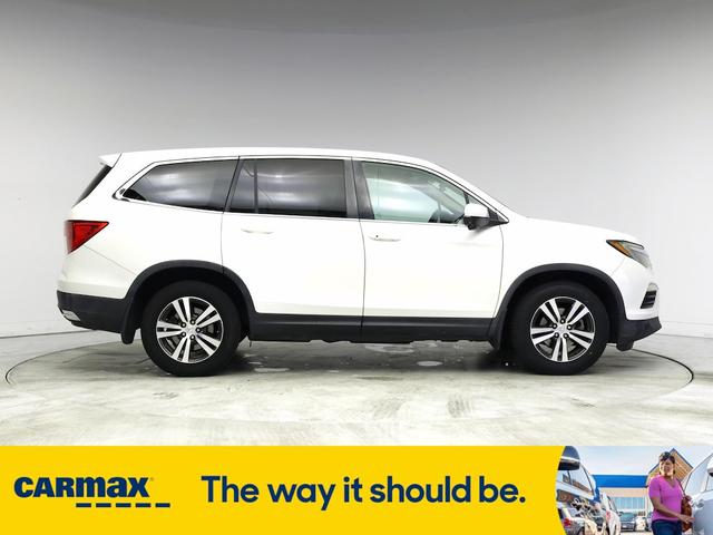 Photo of 2016 White Honda Pilot