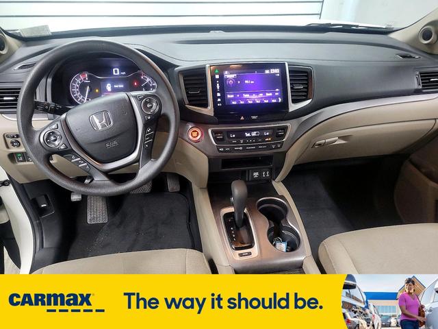 Photo of 2016 White Honda Pilot