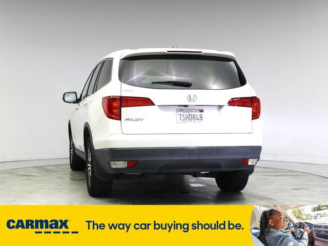 Photo of 2016 White Honda Pilot