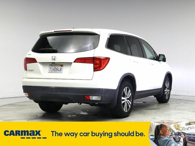 Photo of 2016 White Honda Pilot