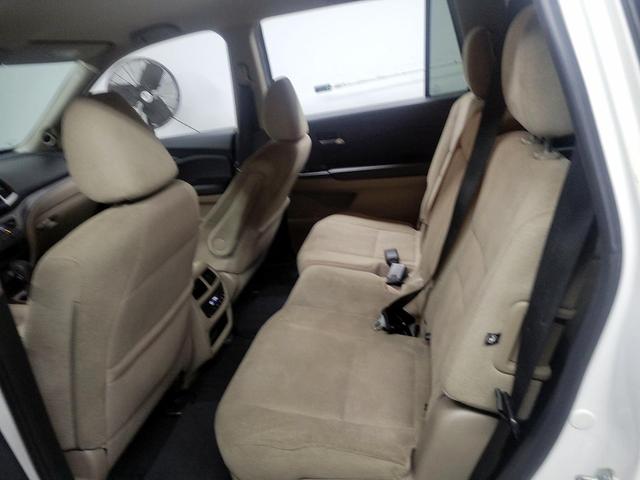 Photo of 2016 White Honda Pilot