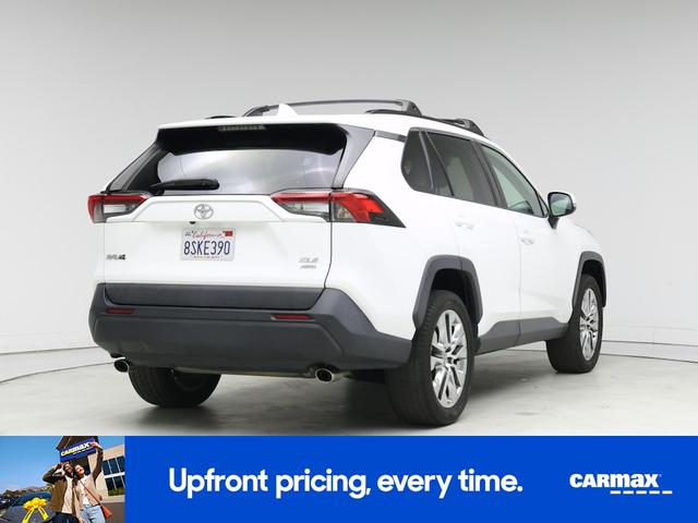 Photo of 2020 White Toyota RAV4