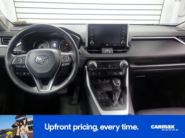 Photo of 2020 White Toyota RAV4