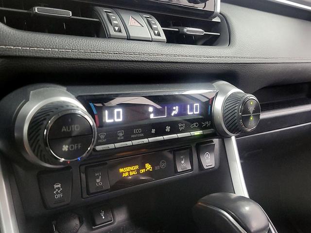 Photo of 2020 White Toyota RAV4