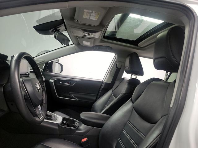 Photo of 2020 White Toyota RAV4