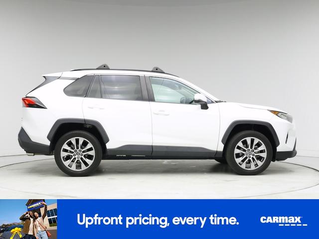 Photo of 2020 White Toyota RAV4