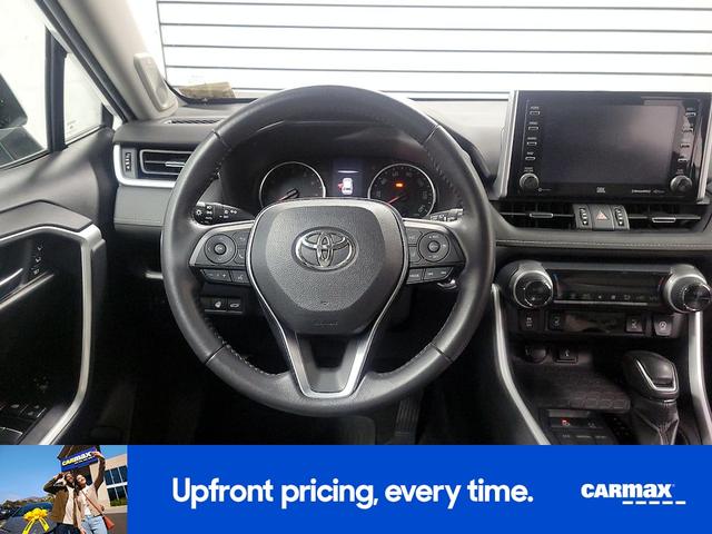 Photo of 2020 White Toyota RAV4