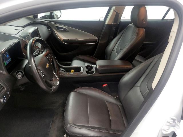 Photo of 2015 White Chevrolet Volt