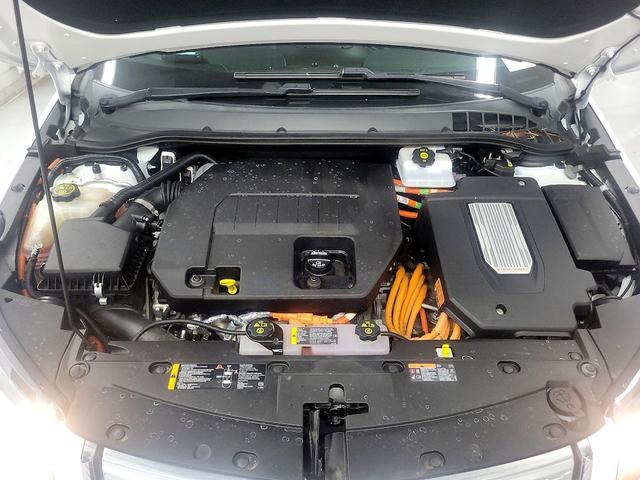 Photo of 2015 White Chevrolet Volt