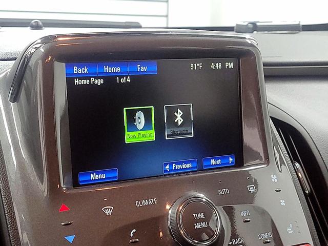 Photo of 2015 White Chevrolet Volt