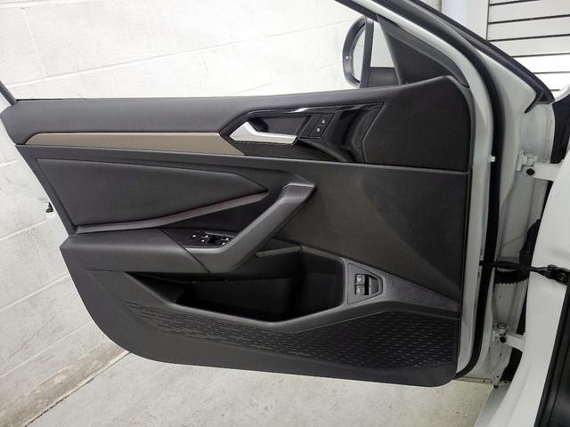 Photo of 2021 White Volkswagen Jetta