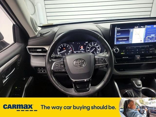 Photo of 2021 Blue Toyota Highlander