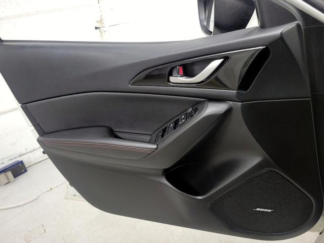 Photo of 2016 White Mazda Mazda3