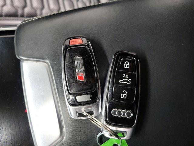 Photo of 2023 Gray Audi RS 7