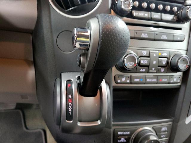 Photo of 2014 White Honda Pilot