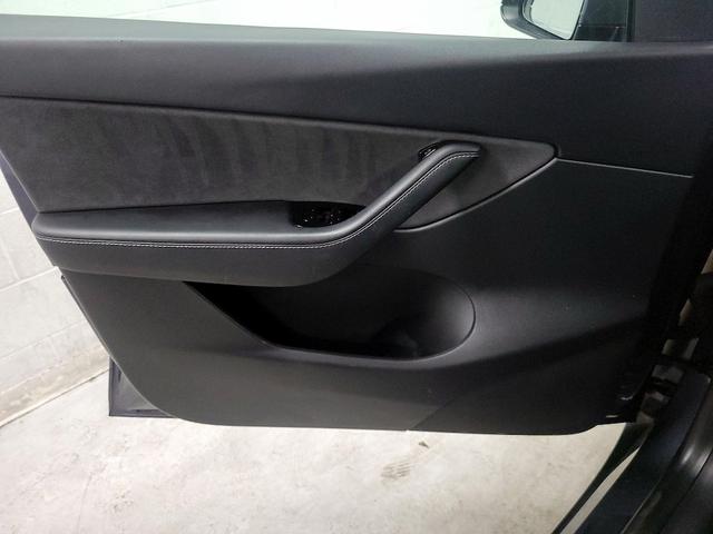 Photo of 2021 Gray Tesla Model Y