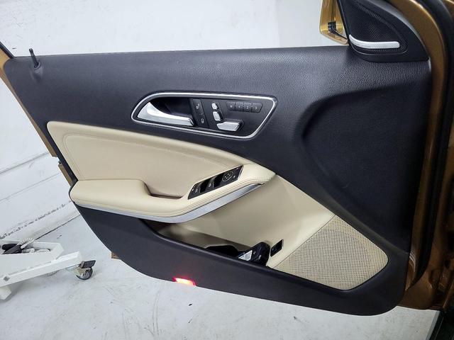 Photo of 2018 Gold Mercedes-Benz GLA 250