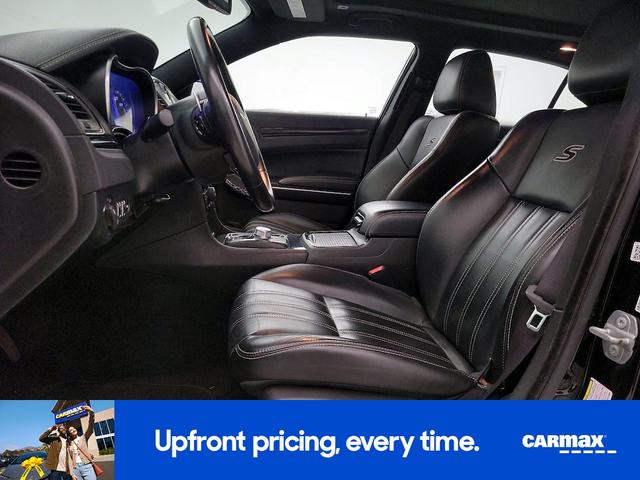Photo of 2022 Black Chrysler 300
