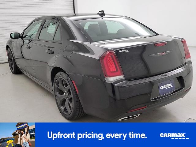 Photo of 2022 Black Chrysler 300