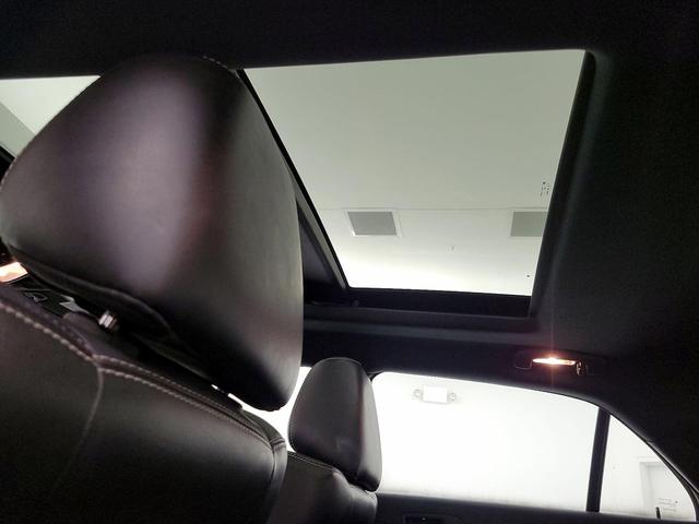 Photo of 2022 Black Chrysler 300