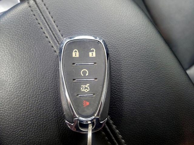 Photo of 2017 White Chevrolet Malibu