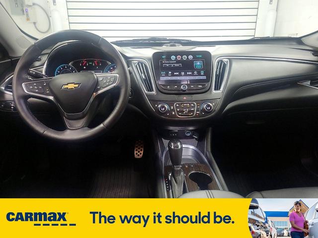 Photo of 2017 White Chevrolet Malibu