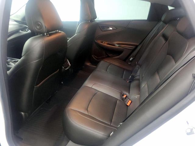 Photo of 2017 White Chevrolet Malibu