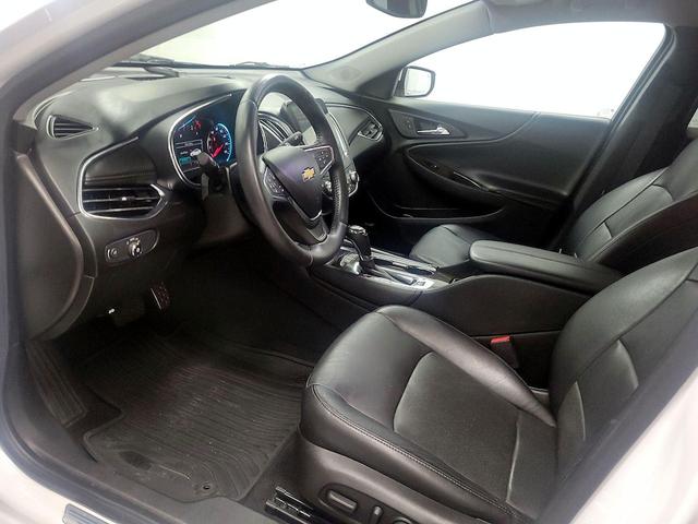 Photo of 2017 White Chevrolet Malibu